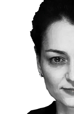 Alexandra Kosteniuk participating in a masterclass